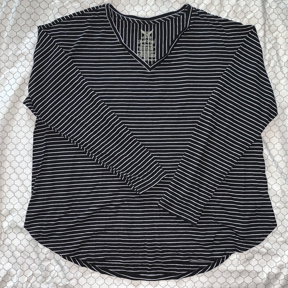Maternity shirt. XXL
